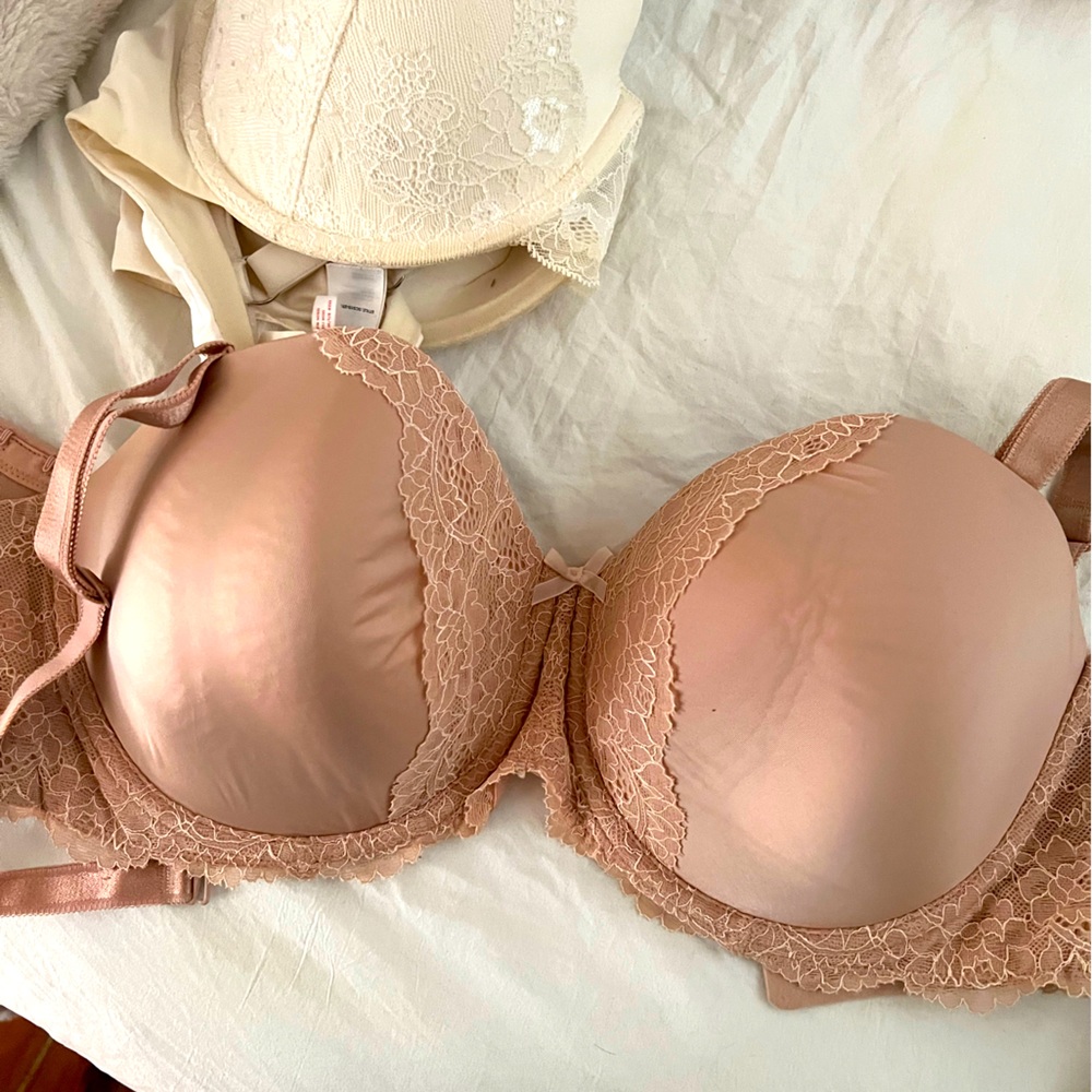 Lacy Victoria’s Secret 36DDD Bra